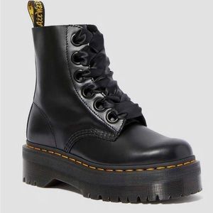 New without box or tags Dr Marten Molly Platform boots sz 10